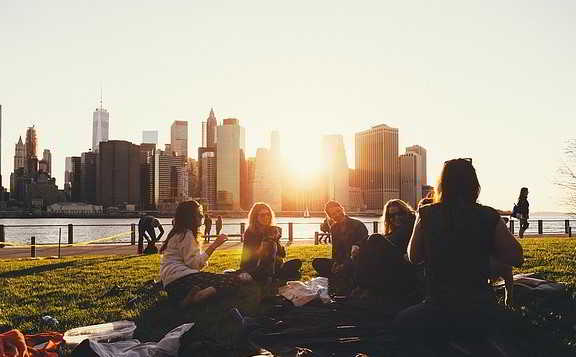 Friends abroad How to find friends during your internship abroad